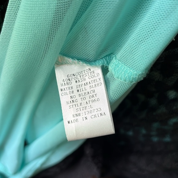 Women’s top - Picture 7 of 9